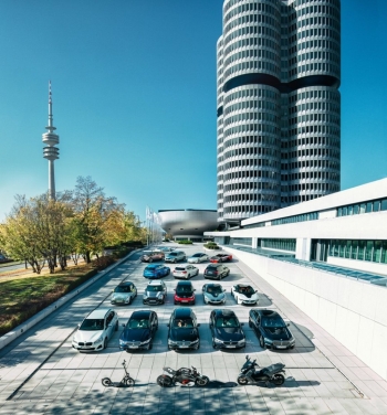 BMW Group atinge meio milhão de veículos eletrificados vendidos no mundo
