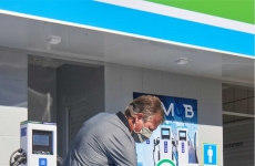 Posto do Encontro é EletroPosto: estabelecimento de Rio do Sul é pioneiro na instalação de recarga rápida para carros elétricos
