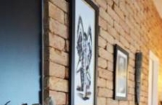 Apartamento ganha uma atmosfera acolhedora e propicia para convivência