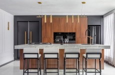 Cozinhas integradas são realidade e ganham diferentes configurações no layout do lar