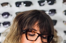 Moda, bom gosto e marcas exclusivas diferenciam as Óticas Diniz no Alto Vale