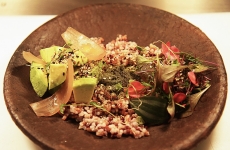 Novo menu do Wood Restaurante, em Gramado, traz combinações inusitadas com ingredientes sazonais