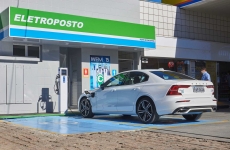 Posto do Encontro é EletroPosto: estabelecimento de Rio do Sul é pioneiro na instalação de recarga rápida para carros elétricos