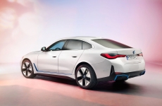 Confirmado para o Brasil, BMW i4 totalmente elétrico estreia na Conferência Anual do BMW Group