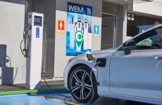 Posto do Encontro é EletroPosto: estabelecimento de Rio do Sul é pioneiro na instalação de recarga rápida para carros elétricos