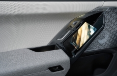 Novo BMW Série 7 ganha visual atualizado, versão 100% elétrica e tela retrátil de 31 polegadas