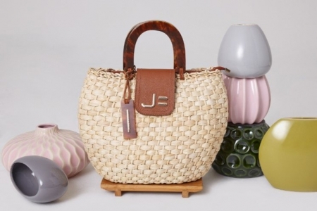 Bolsas de palha JORGE BISCHOFF: criações artesanais em modelos que vão da praia à cidade