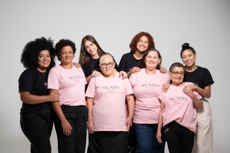 Mundo do Enxoval lança campanha de Dia das Mães com alunas do projeto Mundo Melhor Mulheres