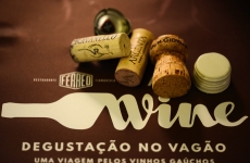 Degustação de vinhos gaúchos em vagão de trem é atração em Canela (RS)