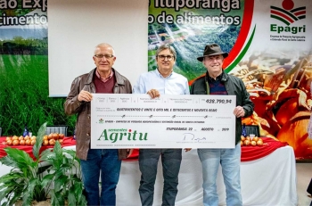 Agritu Sementes entrega R$ 428.790,00 em royalties à Epagri