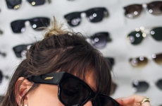 Moda, bom gosto e marcas exclusivas diferenciam as Óticas Diniz no Alto Vale