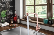 Lorenzetti inova com primeira linha de torneiras e acessórios plásticos na cor Rose Gold