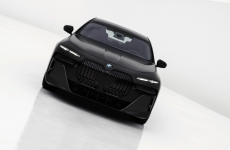 Novo BMW Série 7 ganha visual atualizado, versão 100% elétrica e tela retrátil de 31 polegadas