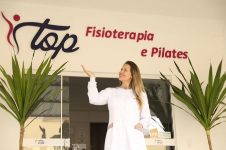 Bruna Carolina França Kuhnen: Fisioterapeuta de Ituporanga é especializada em ortopedia e quiropraxia