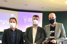 Revista Sucesso S/A recebe prêmio de incentivo à inovação