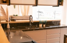 Marmoraria Custódio: empresa familiar se destaca há 10 anos no ramo de construção e decoração beneficiando rochas