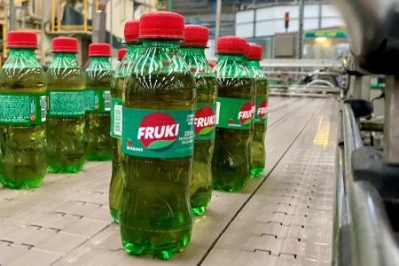 Fruki Guaraná comemora 50 anos: Refrigerante da Bebidas Fruki lança nova embalagem e campanha O Sabor de Estar Junto