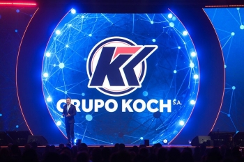Grupo Koch chega à marca de 100 lojas e celebra trajetória em evento em Balneário Camboriú