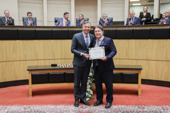 Serventias extrajudiciais catarinenses recebem Comenda do Mérito Legislativo