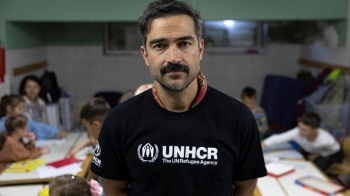 Alfonso Herrera leva a voz de refugiados e pessoas deslocadas para a COP30